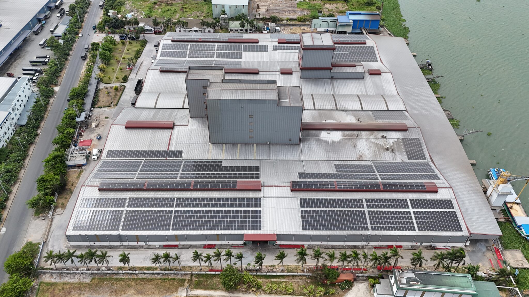 2,174 kWp rooftop solar system at animal feed manufacturing facility, Dong Thap Province, Vietnam - Solarvest